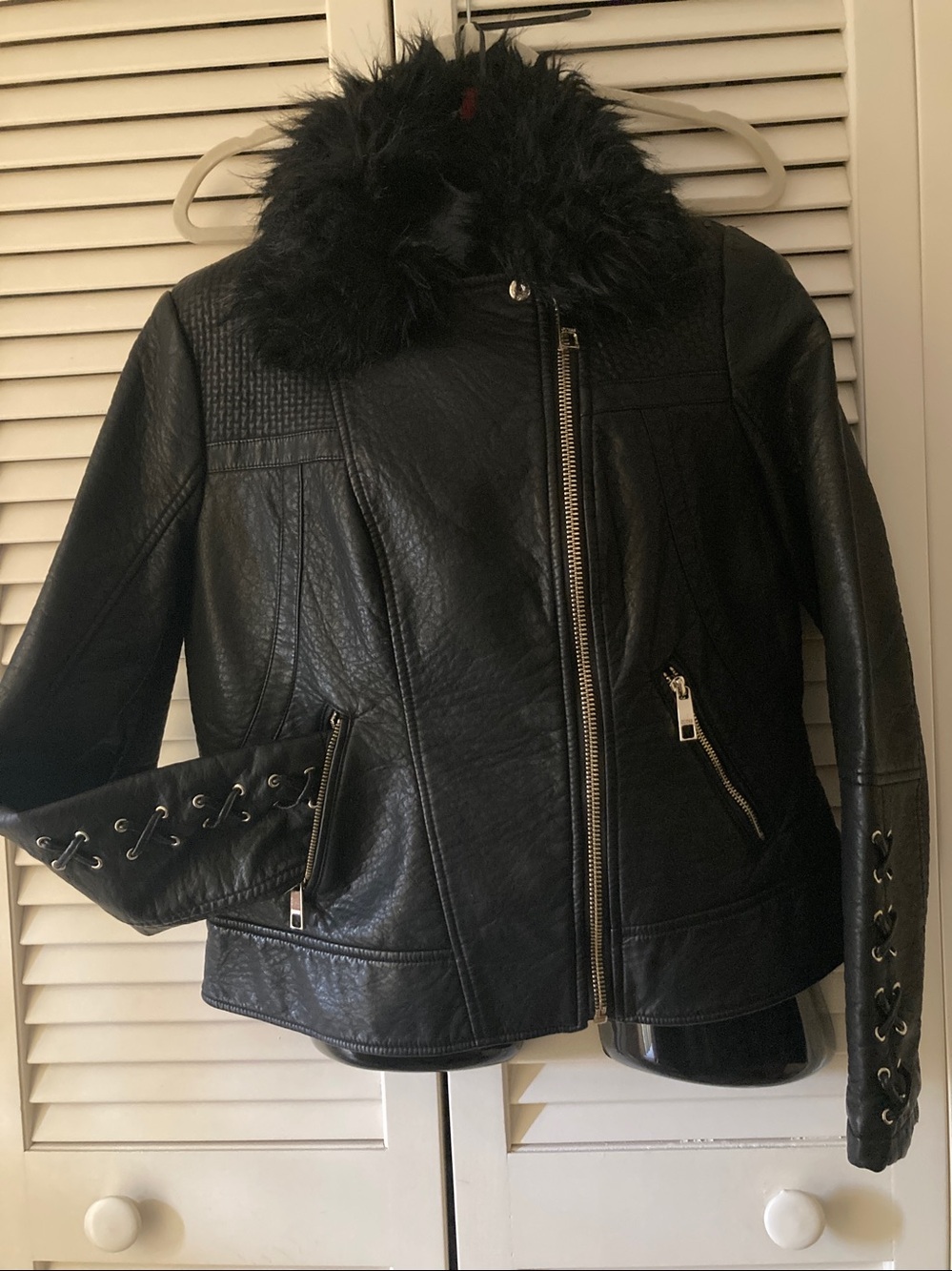 Guess Black Faux Leather Biker Jacket with Removable Faux Fur Collar 
Sz L